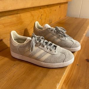 Adidas originals Gazelle ice grey suede sneakers - size 5.5